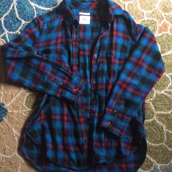 American Eagle Outfitters Tops - American Eagle boyfriend fit blue flannel